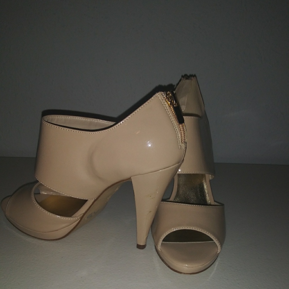 Ladies shoes tan